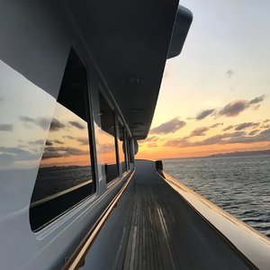 拉屎goshopping的背景故事
